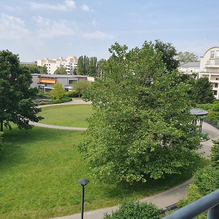 Appartement Residentiel Au Vert Et Au Frais Montigny-le-Bretonneux Ngoại thất bức ảnh