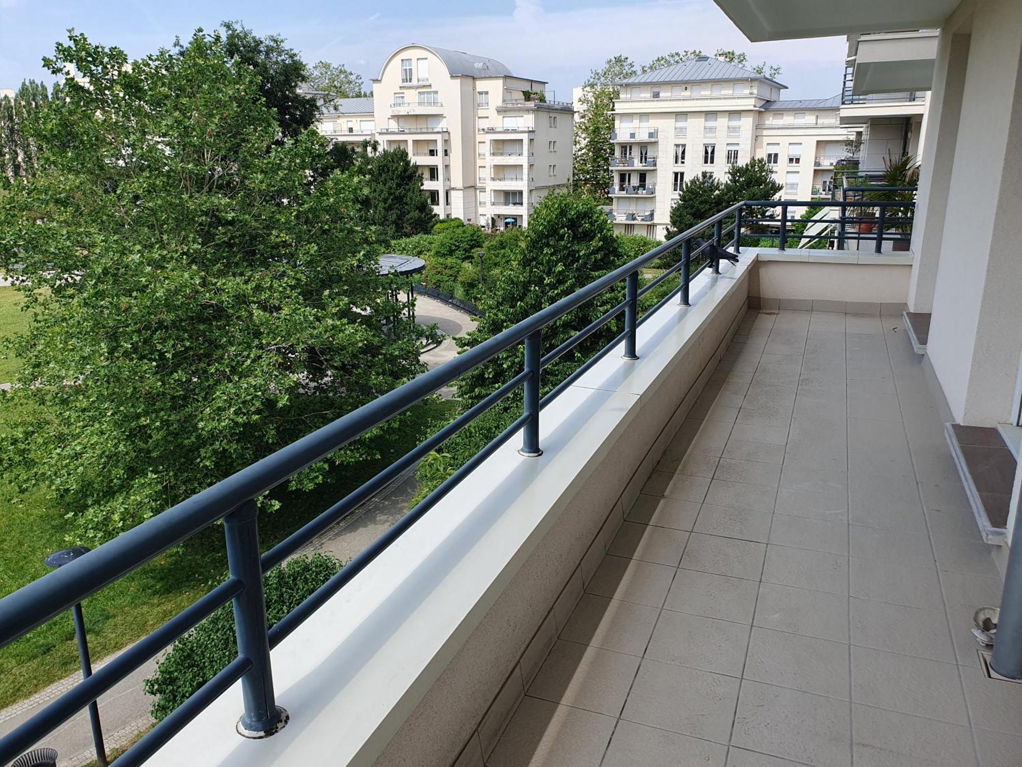 Appartement Residentiel Au Vert Et Au Frais Montigny-le-Bretonneux Ngoại thất bức ảnh